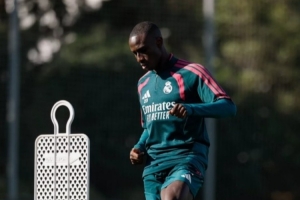 皇马官方：费兰·门迪恢复有球训练，米利唐再次参加合练