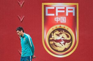 沪媒评国足三连败：暴露出邵佳一没战略、没战术、没激情的短