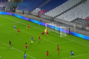 这下真的疼！切尔西女足比赛中，真正的惨叫声溢出屏幕~